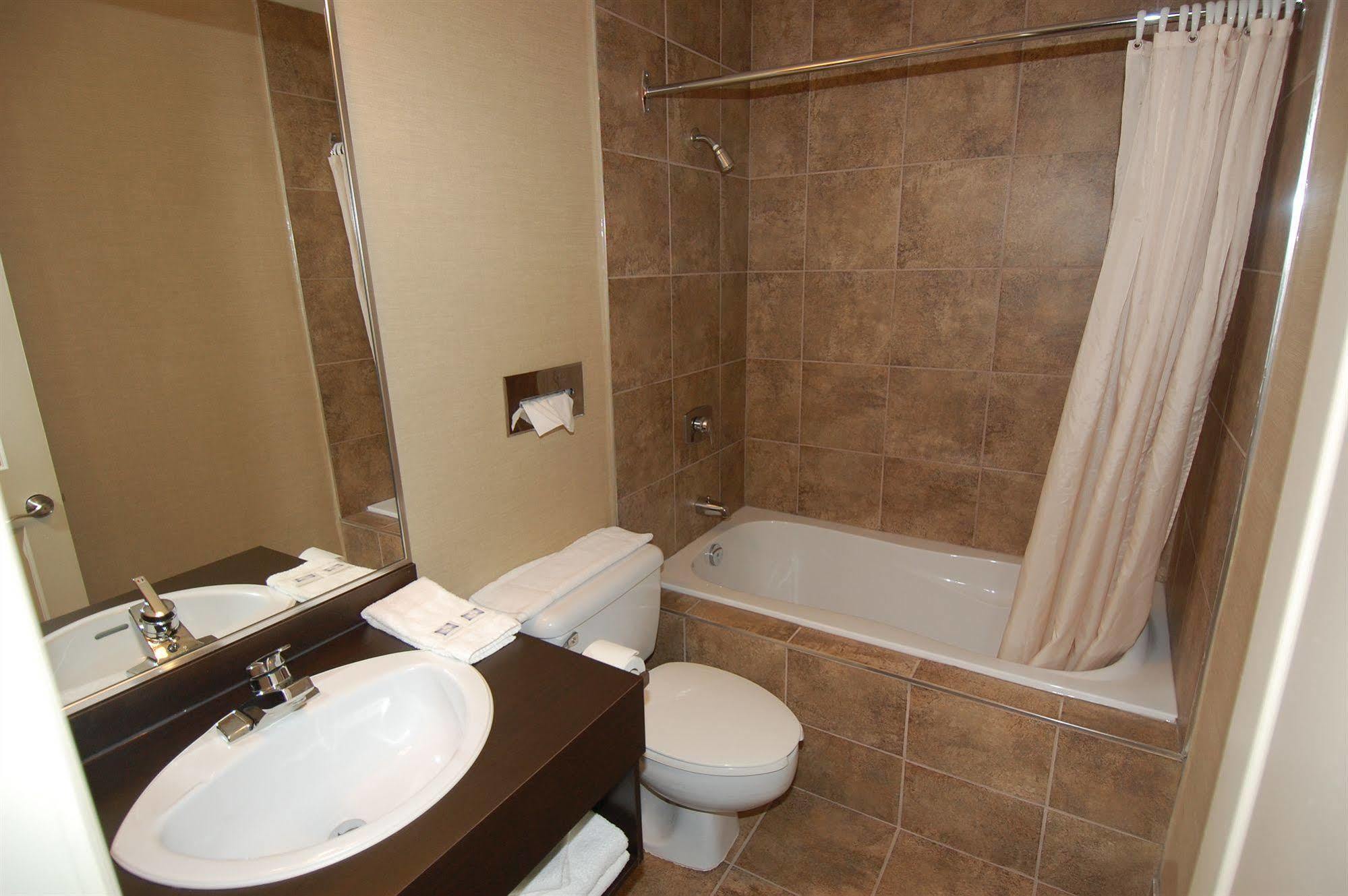Motel Capri Et Suites Repentigny Εξωτερικό φωτογραφία