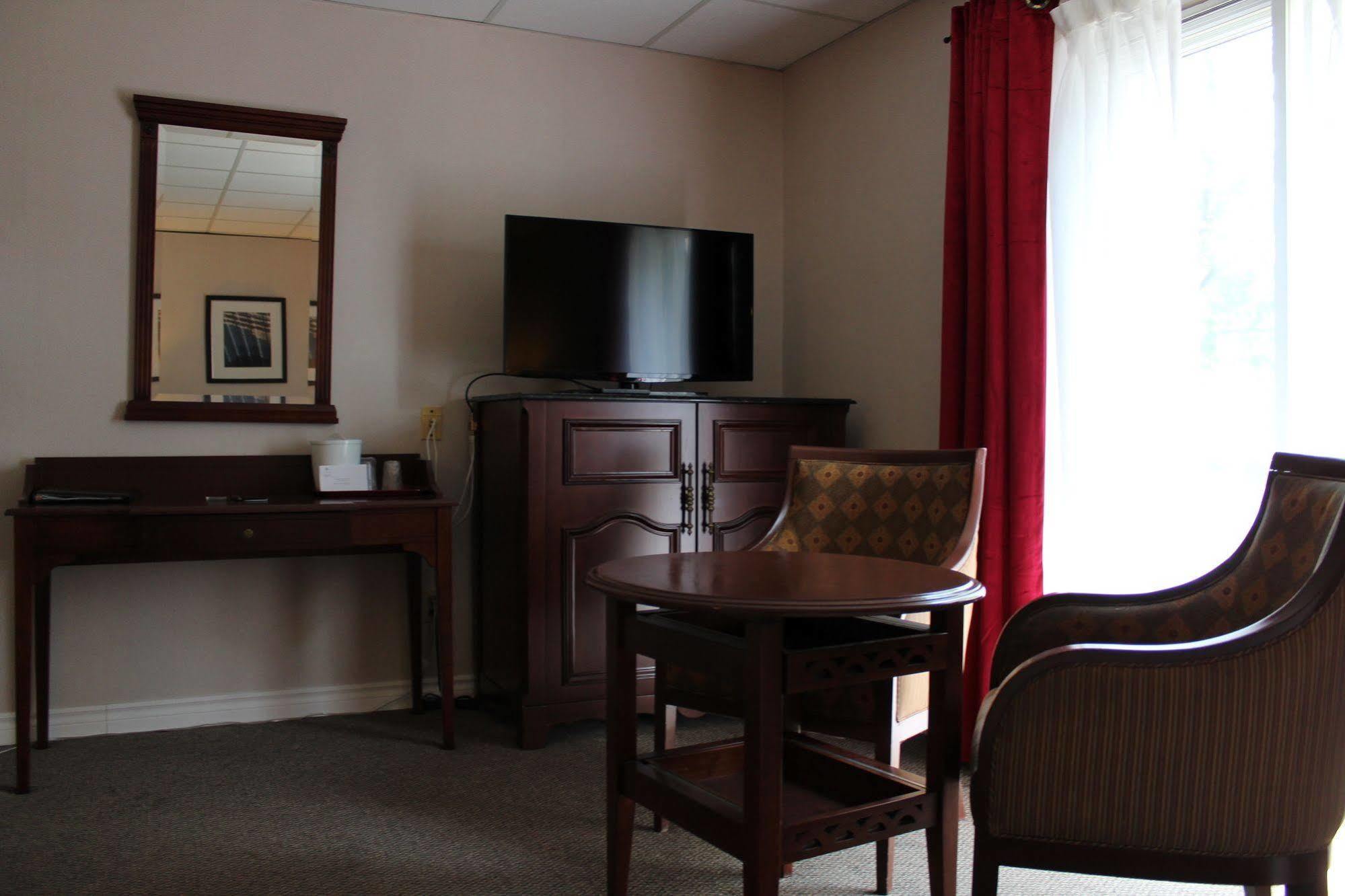 Motel Capri Et Suites Repentigny Εξωτερικό φωτογραφία